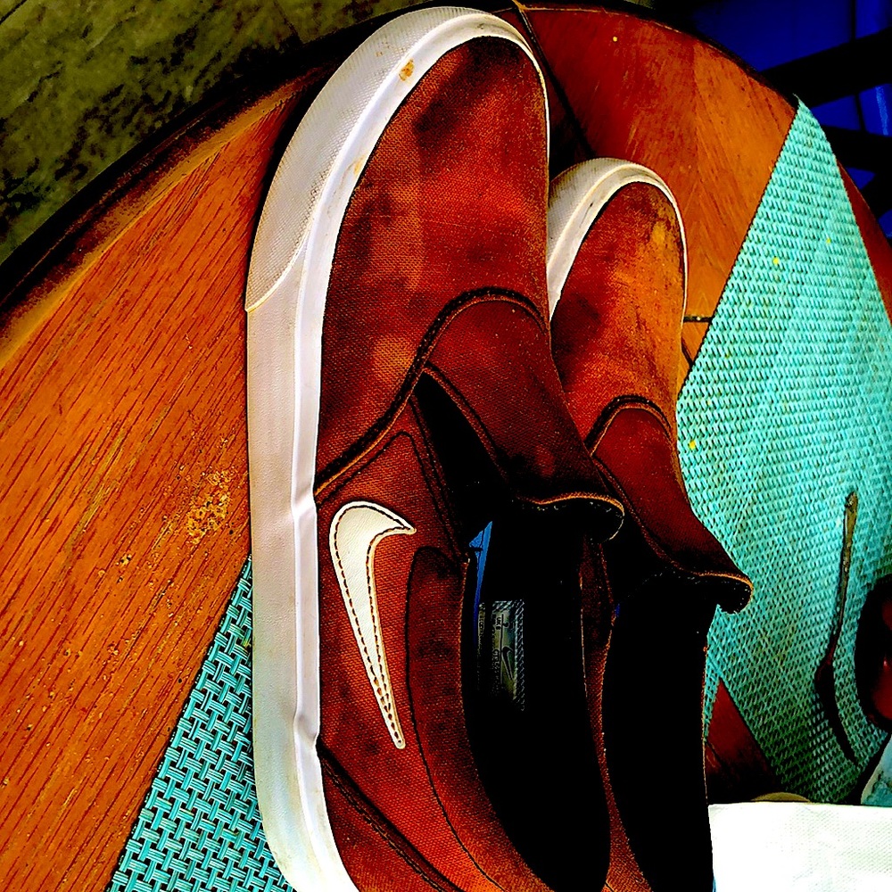 Nike side backs brown slip on’s